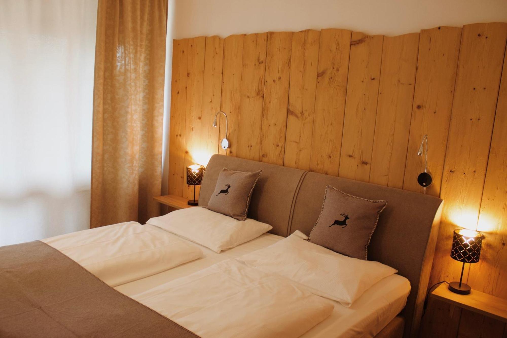 Hotel Garni - Chiemsee-Pension-Seebruck 시온시브루크 외부 사진