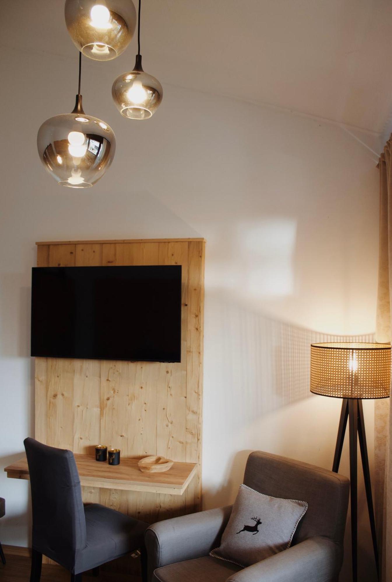 Hotel Garni - Chiemsee-Pension-Seebruck 시온시브루크 외부 사진